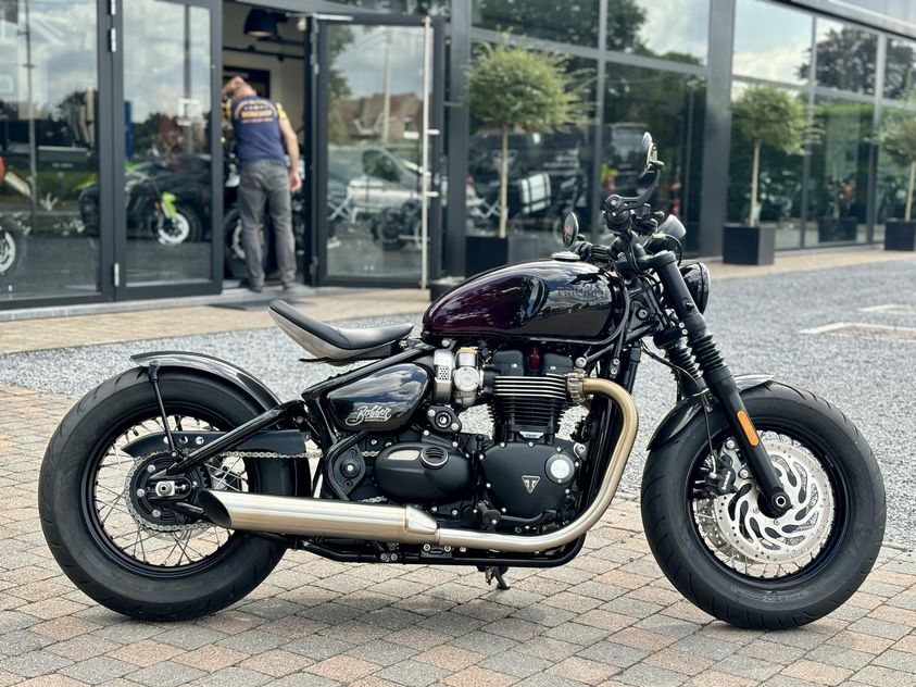 Custom Bonneville Bobber Stealth Edition