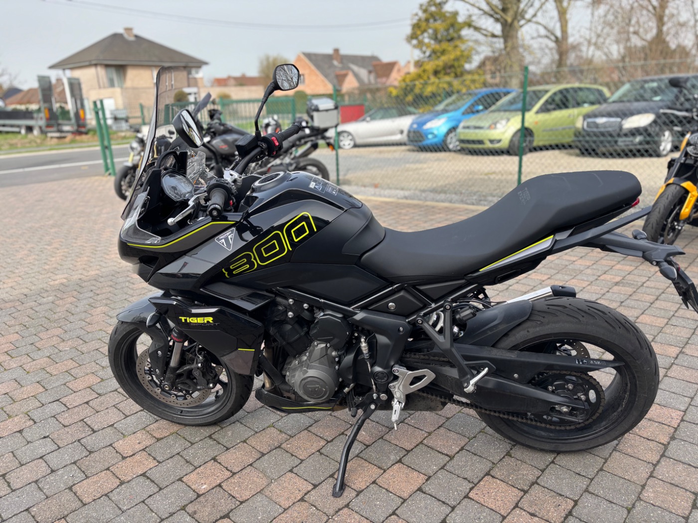 Tiger Sport 800 Sapphire Black