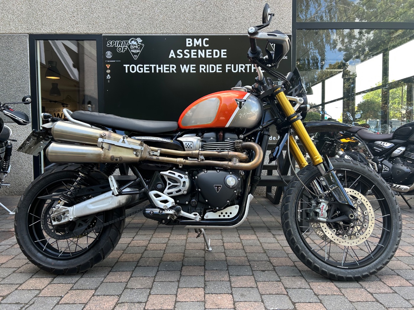 Scrambler 1200 XE Baja Orange / Silver Ice