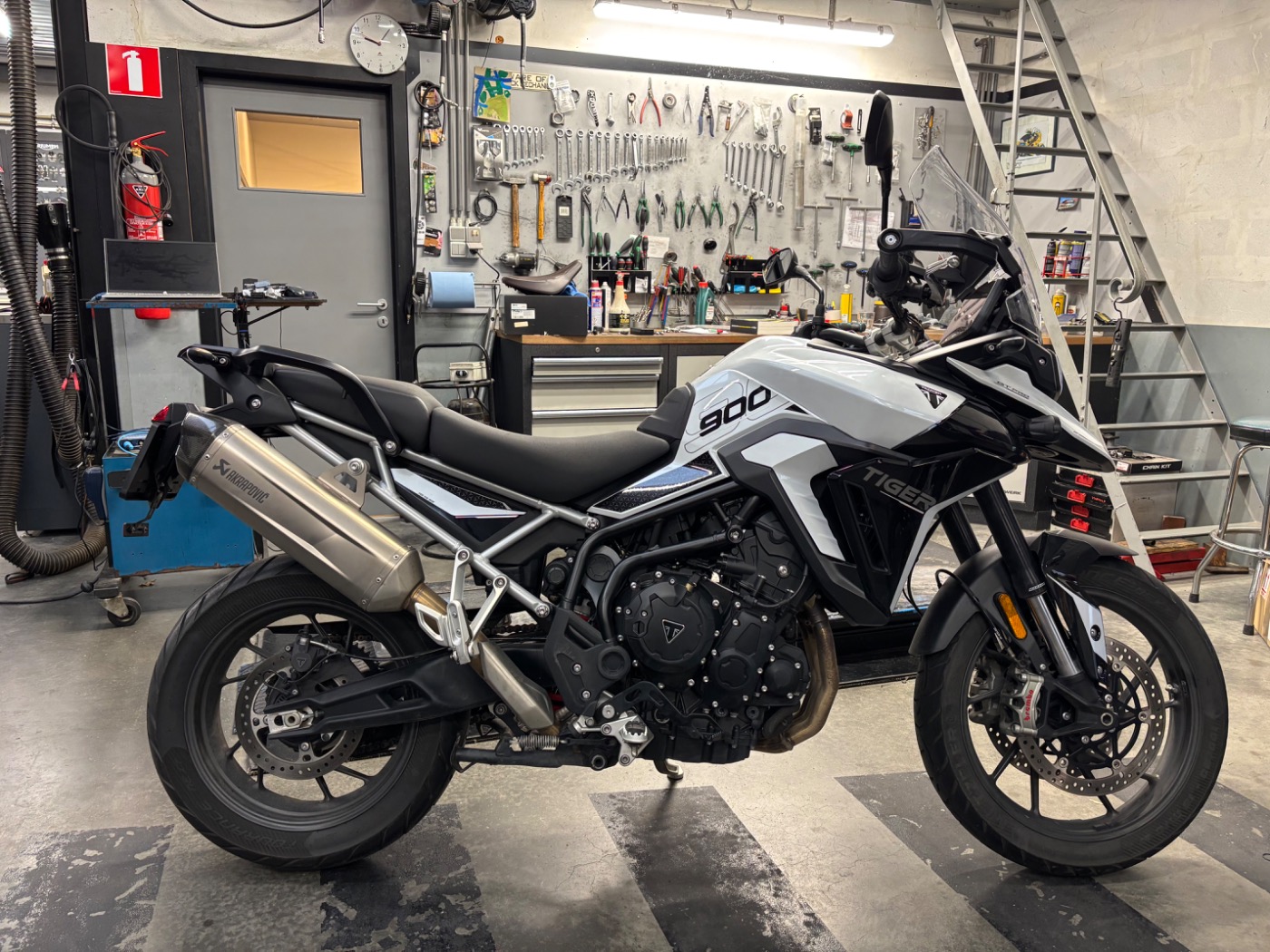 Tiger 900 GT Pro Snowdonia White / Sapphire Black (DEMO)