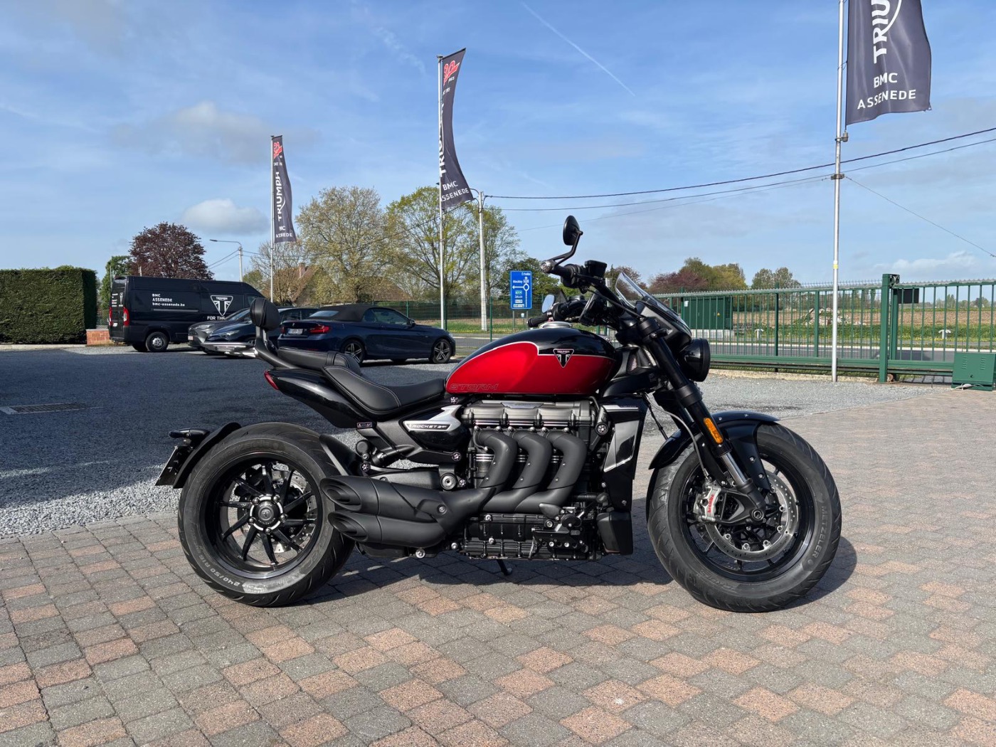 Rocket 3 GT Storm Sapphire Black / Carnival Red