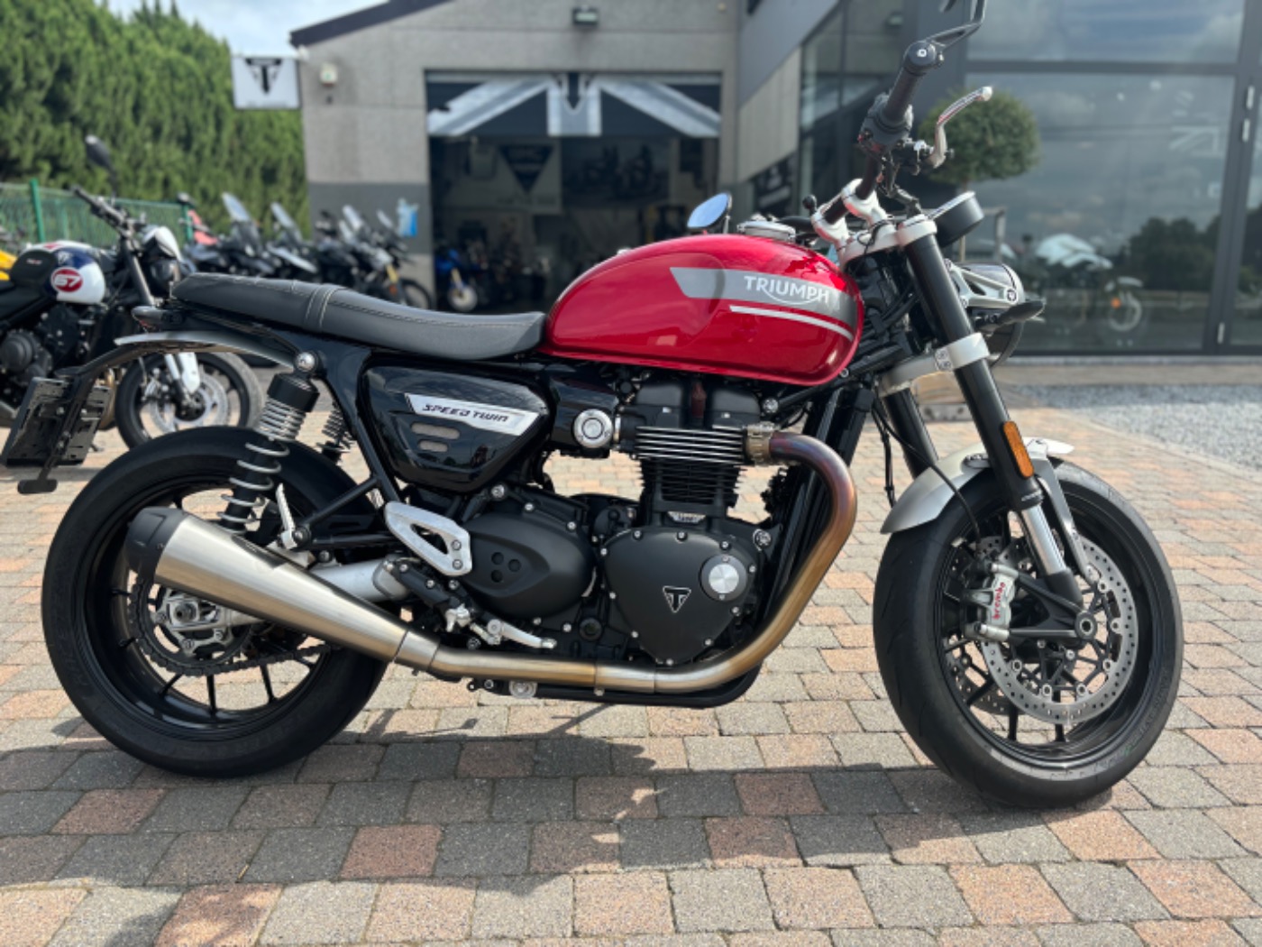 Speed Twin 1200 Red Hopper (DEMO)