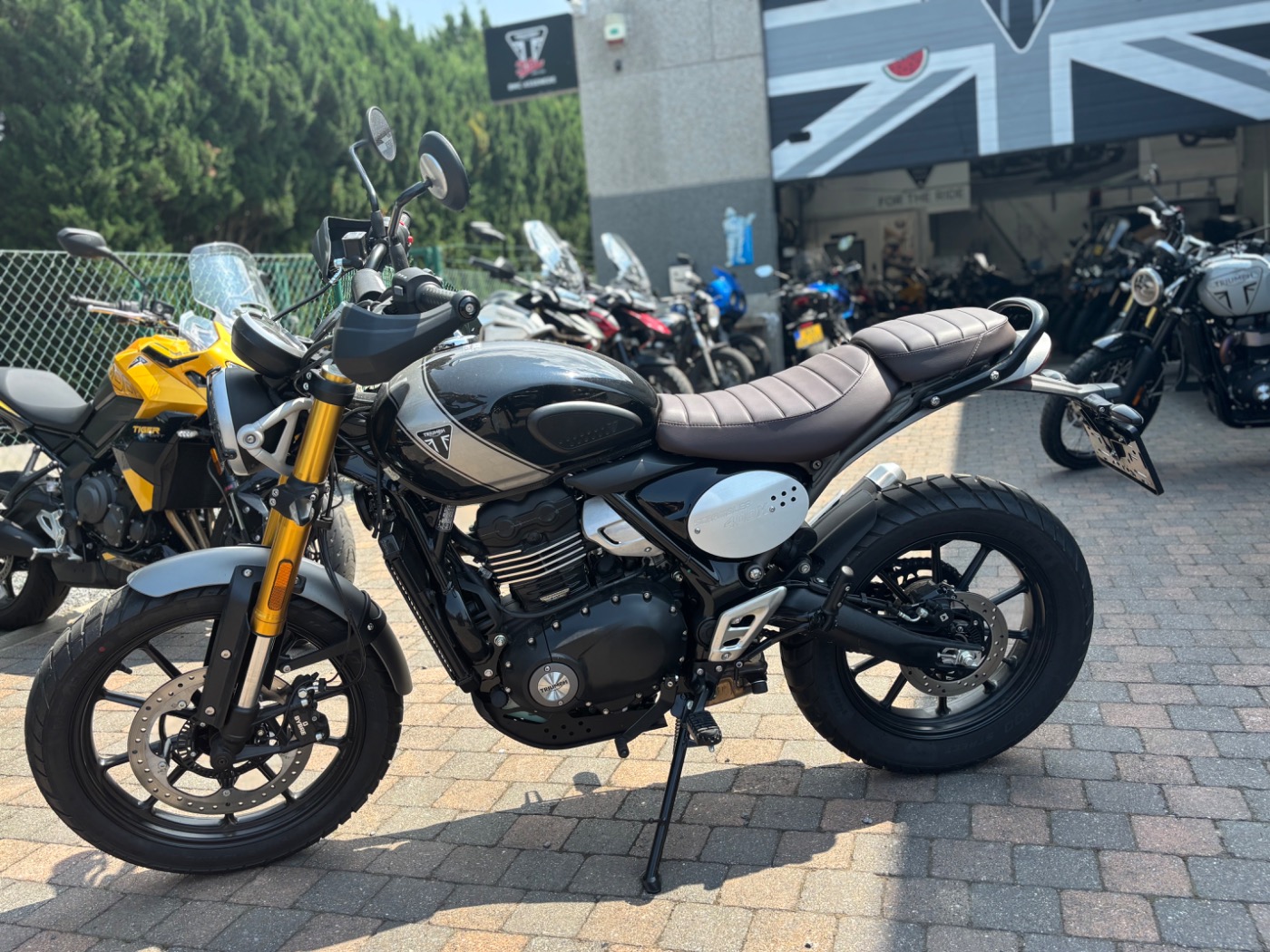 Scrambler 400 X Phantom Black / Silver Ice