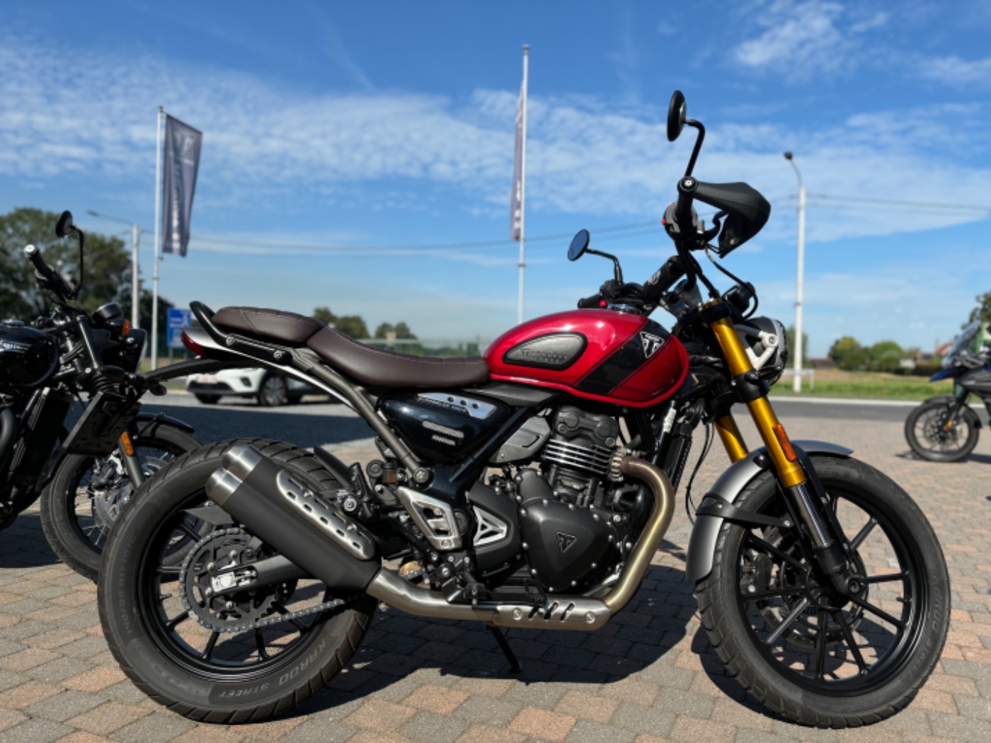 Scrambler 400 X Carnival Red / Phantom Black (DEMO)